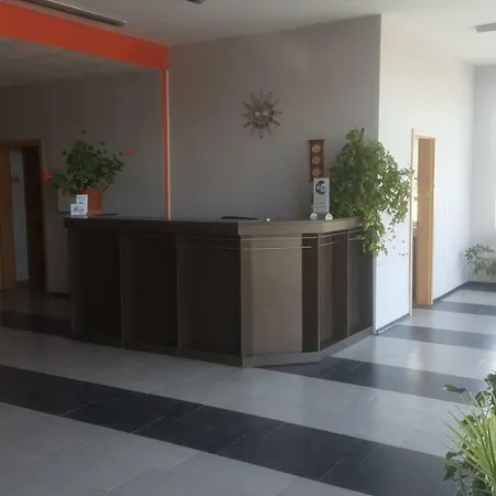 Seasons 2 Отель *