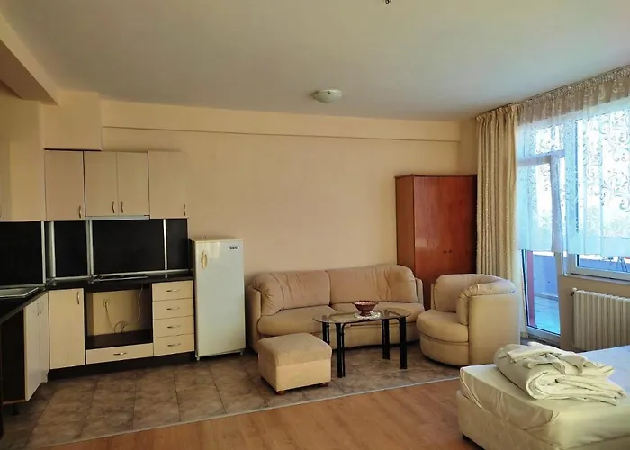 Отель Seasons 2 *