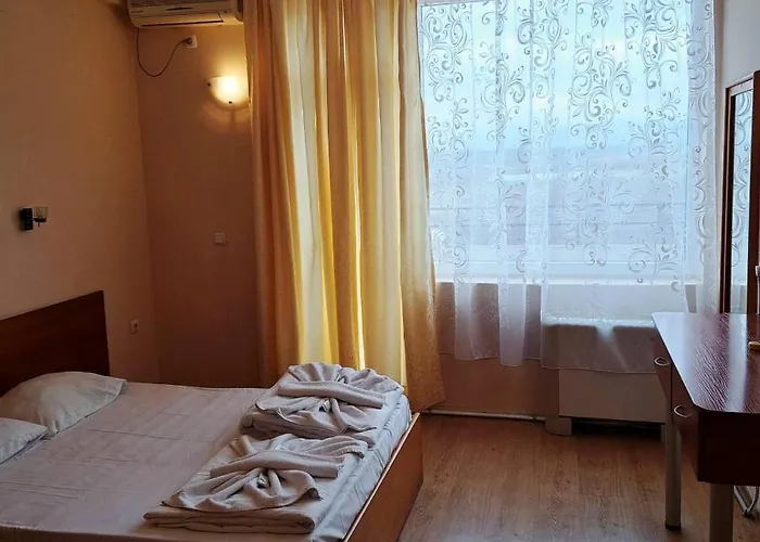 Seasons 2 Отель Солнечный берег