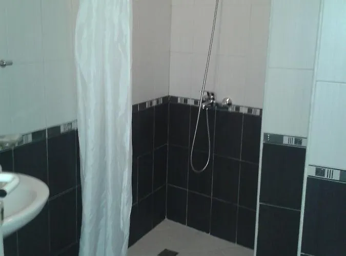 Seasons 2 Отель *