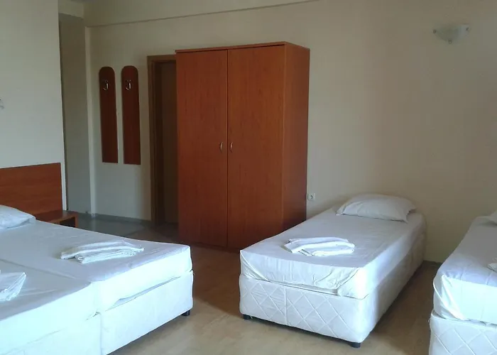 Отель Seasons 2 *